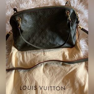Gorgeous Louis Vuitton Khaki green Monogram Empreinte bag/purse.